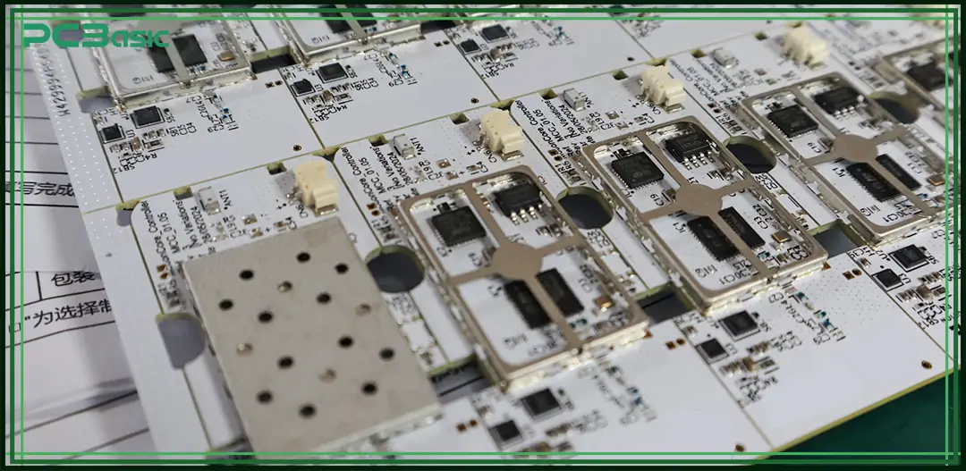 Empilement de circuits imprimés à 6 couches
