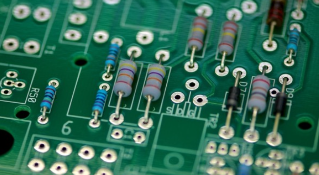 Surface Mount vs. Through Hole: What are the Differences